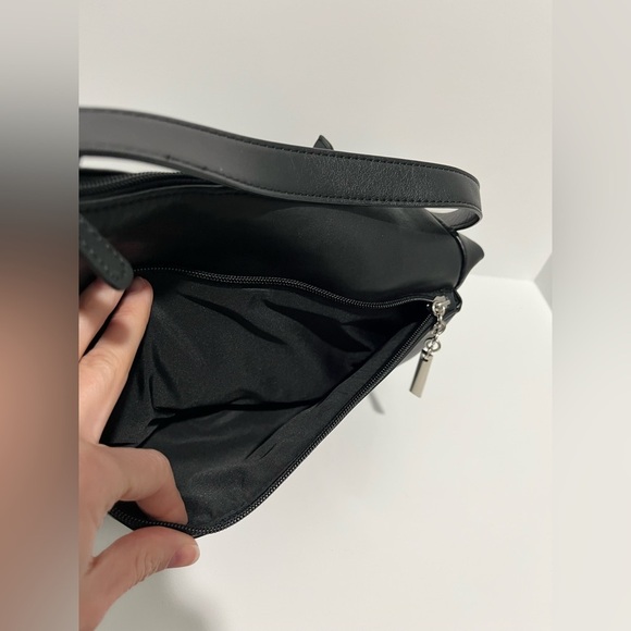 Giani Bernini Nappa Leather Round Hobo Bag Silhouette Black shoulder medium size - Picture 7 of 9